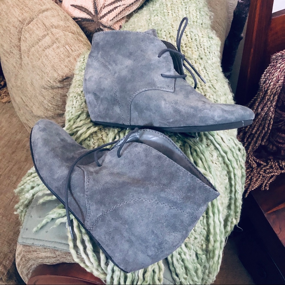Nine West Joanis Suede Gray Wedge Bootie 10M Lace